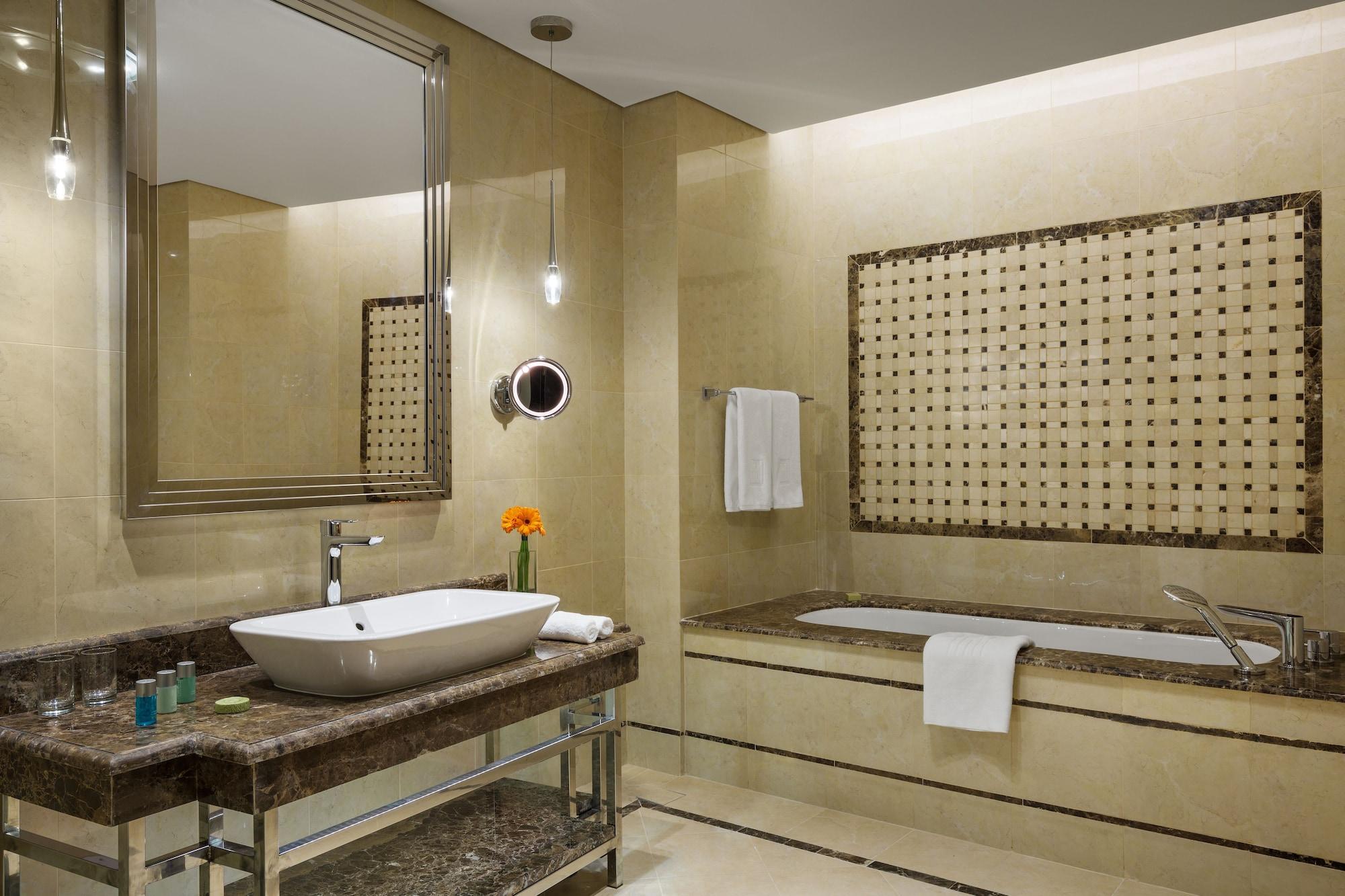 Millennium Hail Hotel Buitenkant foto Bathroom
