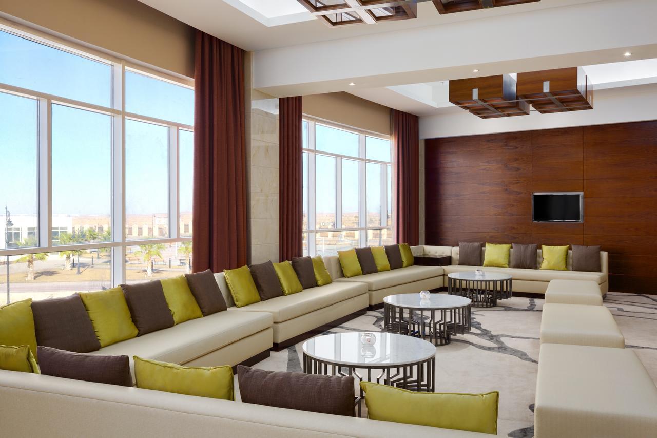 Millennium Hail Hotel Buitenkant foto The lounge at the airport