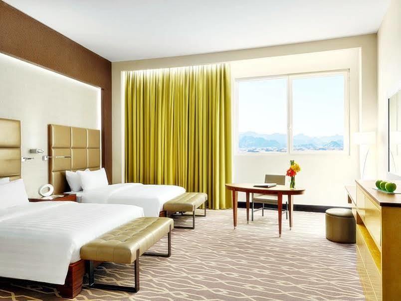 Millennium Hail Hotel Buitenkant foto A guest room at the MGM Grand