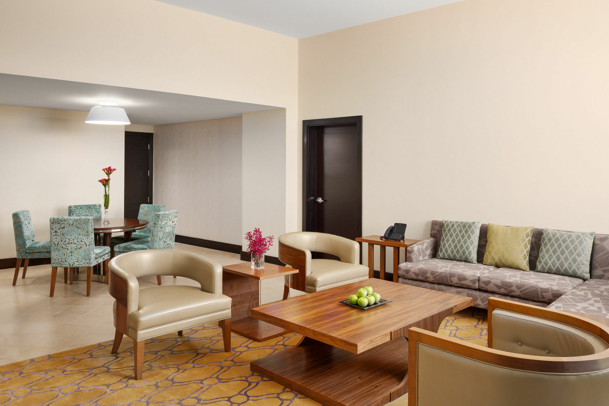 Millennium Hail Hotel Buitenkant foto A living room in a suite at the hotel